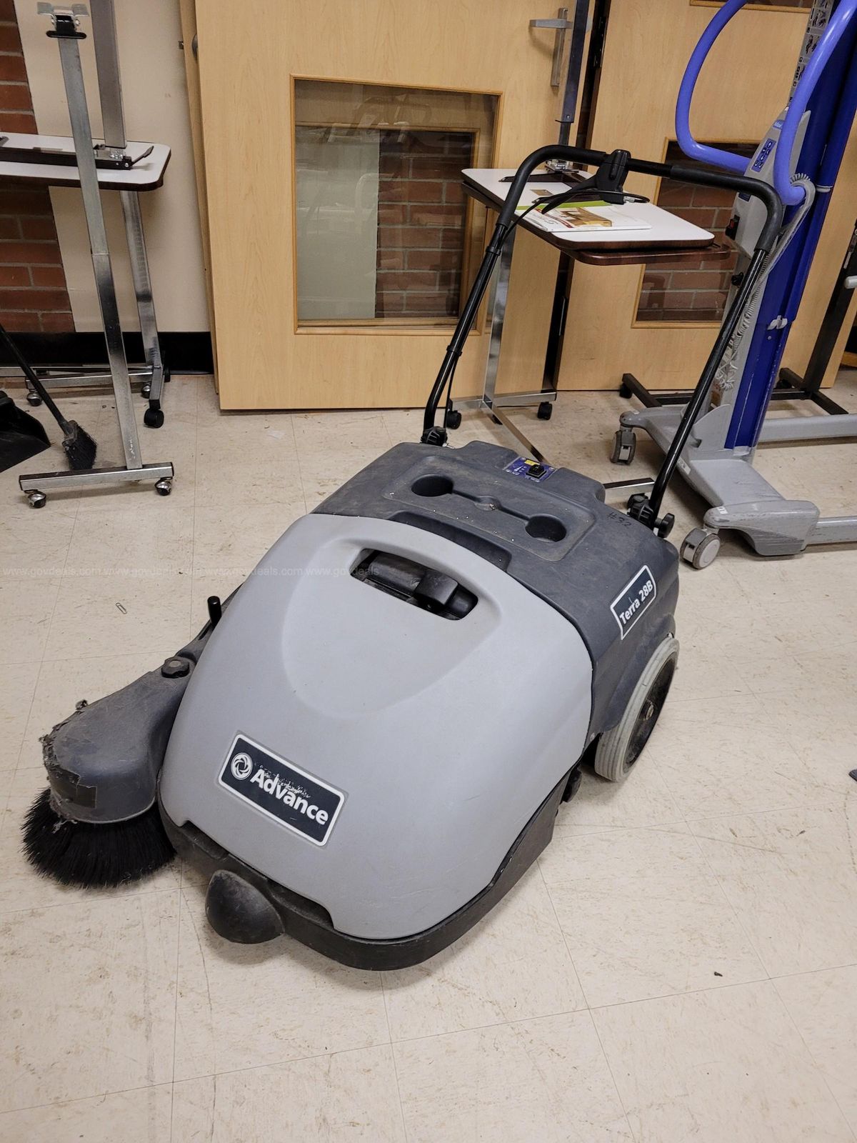 terra 28b floor sweeper