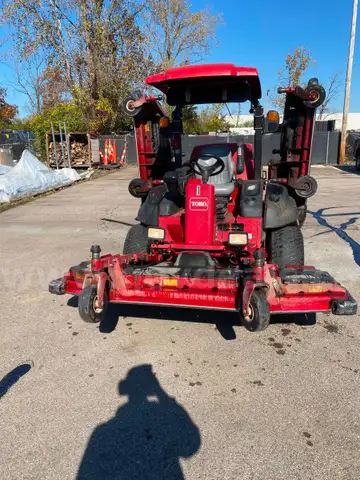 Toro Groundsmaster 5900-D mower  SEE VIDEO!!!