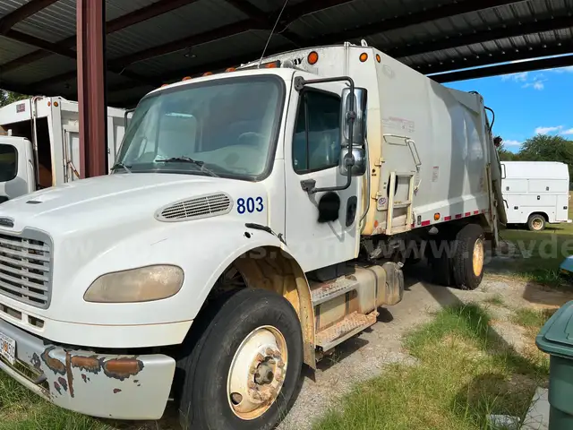 2017 Freightliner M2 106