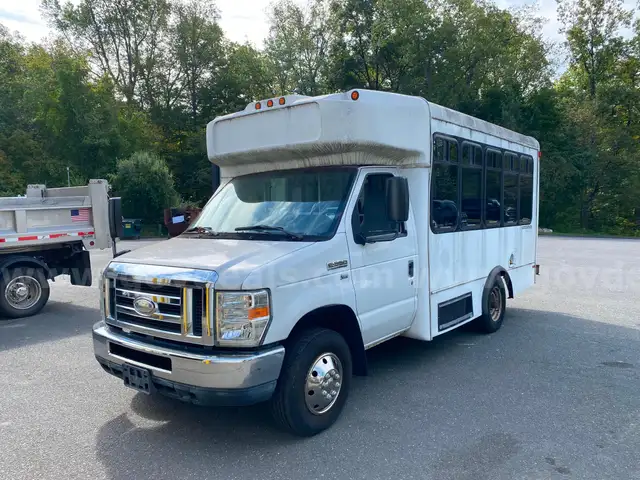2014 Ford Econoline Senior Bus