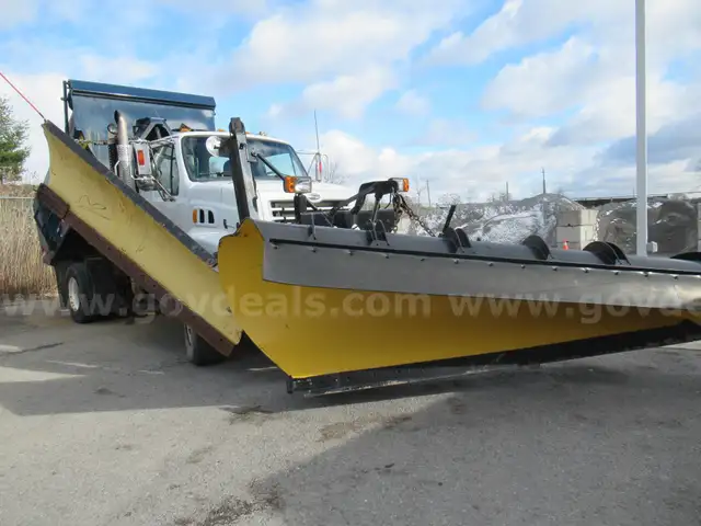 2004 Sterling L7500 Plow Truck
