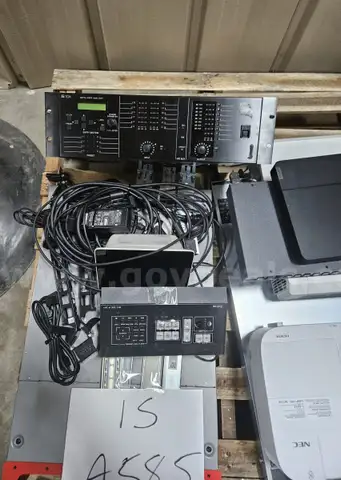 LOT A585 Projection Equipment