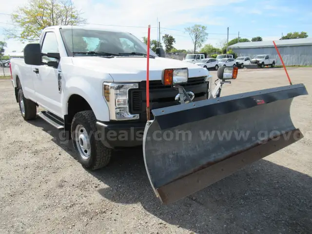 2018 Ford F-250 SD XL 4WD Plow Truck