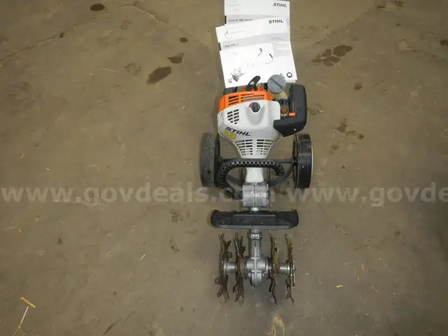 Stihl MM 55 Rototiller Multi Tool Tiller w / wheels