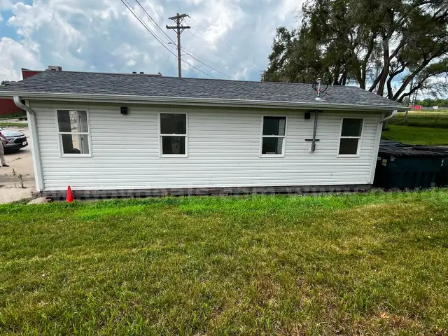32&#x2019; X 12&#x2019; Building (1 of 2)