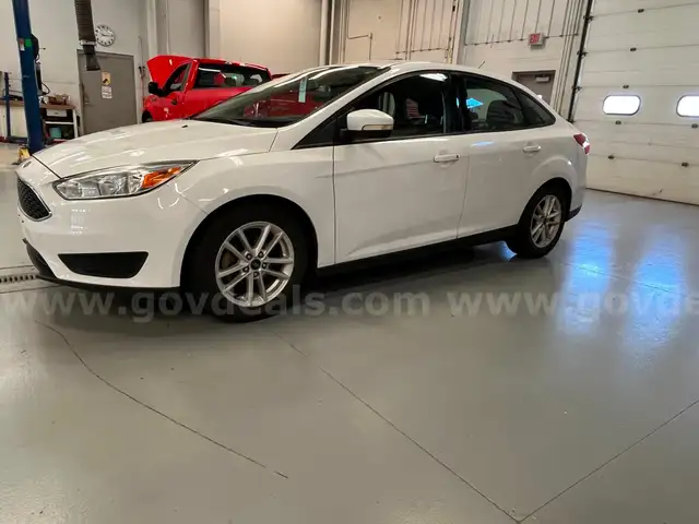 2017 Ford Focus SE (018)