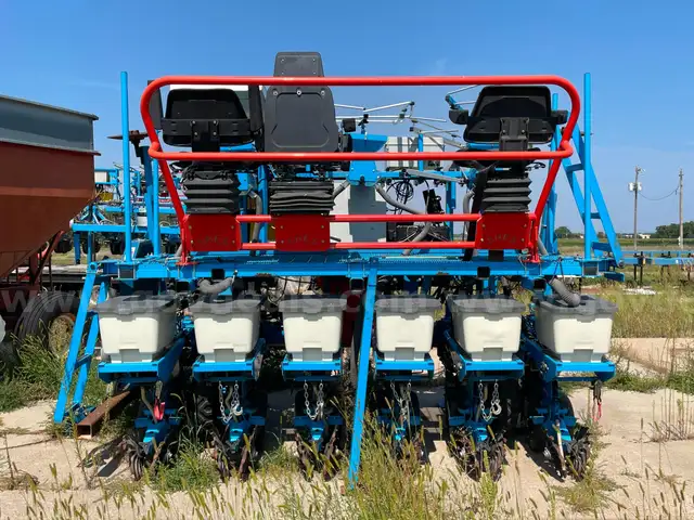 2002 SRES DR8336 Advanced Narrow Row Research Planter
