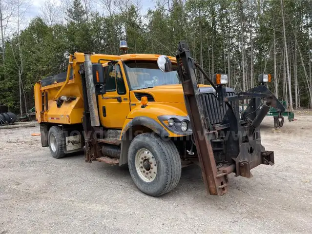 2009 International 7400 Plow Truck