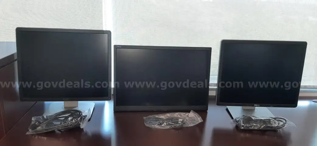 USED - Lot of 3x Monitors