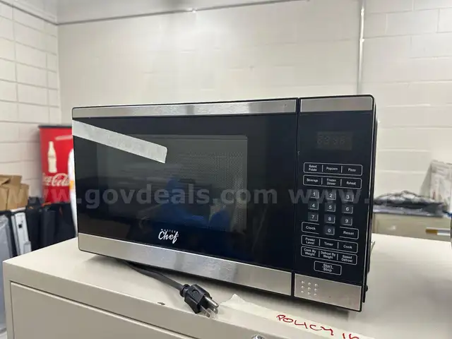 USED - Master Chef 0.7 Cu.Ft. Microwave