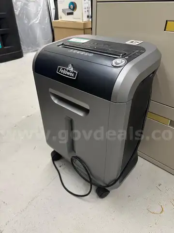 USED - Paper Shredder