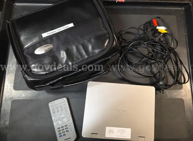 USED - TOSHIBA PORTABLE DVD PLAYER