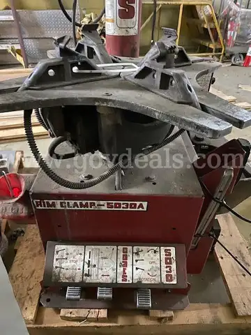 Coats Tire changing machine works great