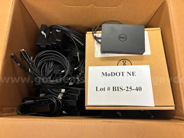 Lot of 43 - Dell WD15 Docking Stations