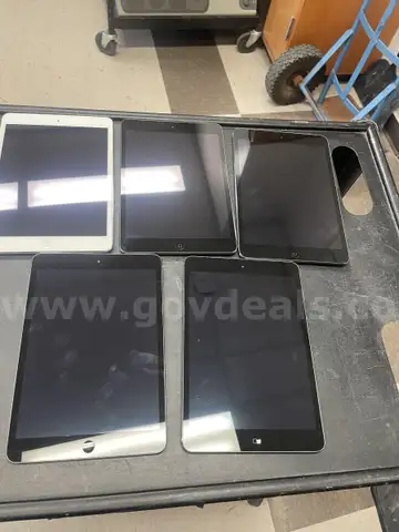 Lot of 5 iPad Mini 3&#x27;s 16GB