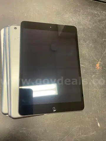 Lot of 5 iPad Mini 2&#x27;s  32GB