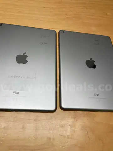 Lot of 2 x Apple 5th Gen iPad  32GB