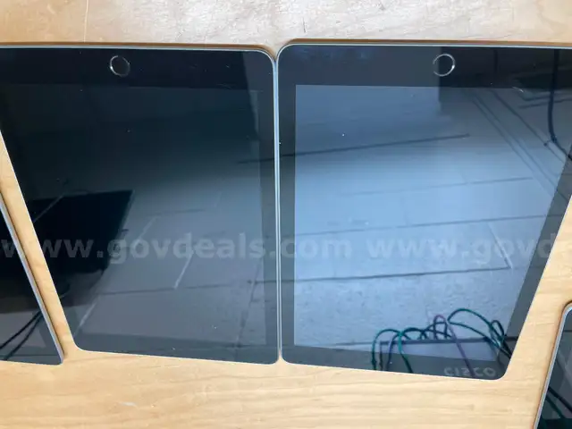 Lot of 2 x Apple 6th Gen iPad  32GB