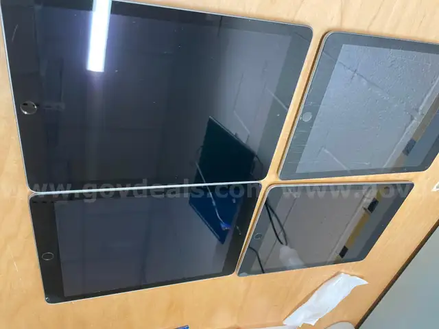 Lot of 4 x Apple 6th Gen iPad  32GB