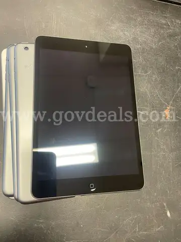 Lot of 5 iPad Mini 2's 16GB