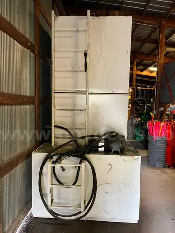 Oil Storage Tank with Containment