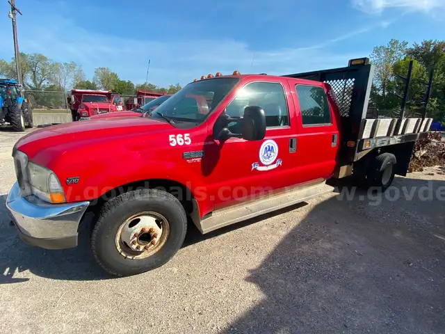2004 Ford F-350 SD XL Crew Cab 2WD DRW