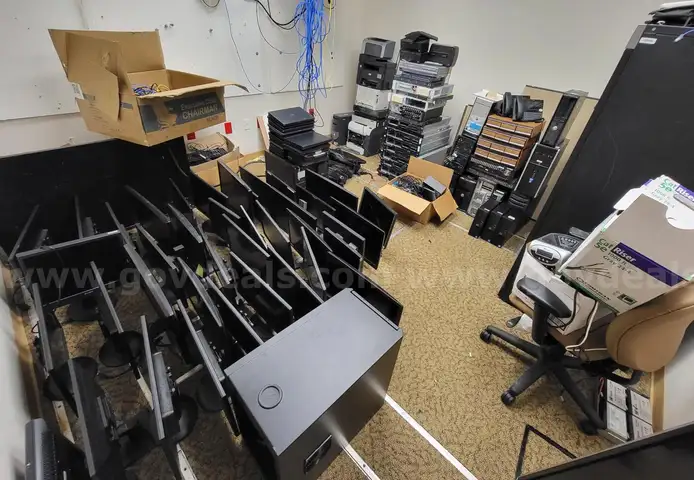 Lot of Miscellaneous Electronics/ Computer Equipment