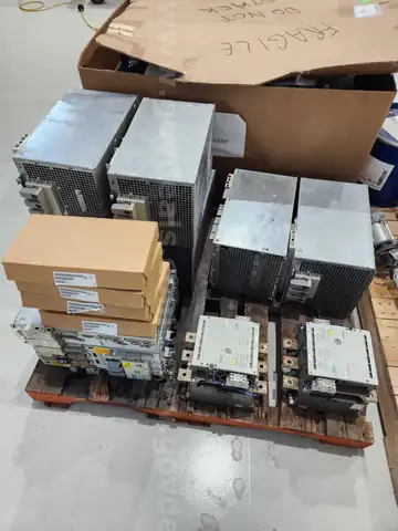 A quantity of 19 Siemens 611 Simodrive components