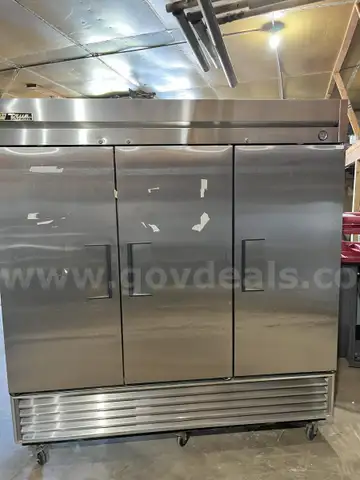 3 bay upright freezer