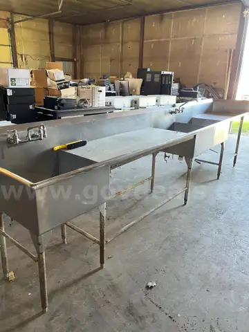 Stainless counter with 2 sinks