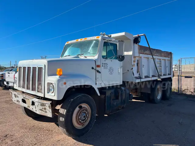 1995 International 2574