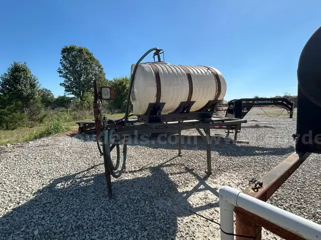 1000 Gallon Tank and Stand