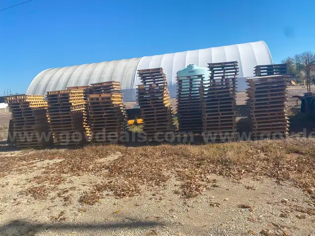 260 WOOD PALLETS
