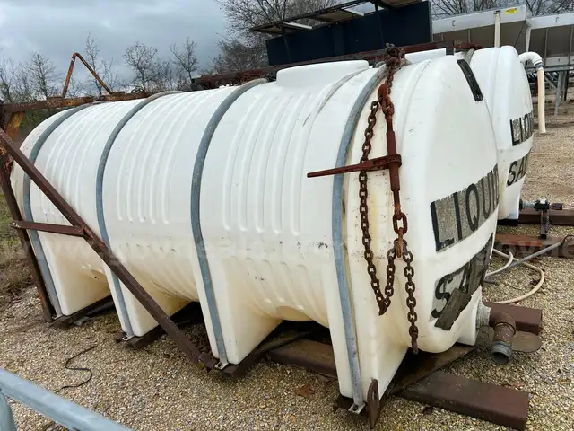 1600 GALLON WATER TANK
