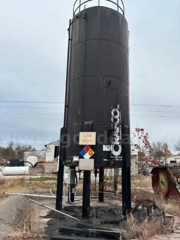 10,000 GALLON LIQUID ASPHALT TANK