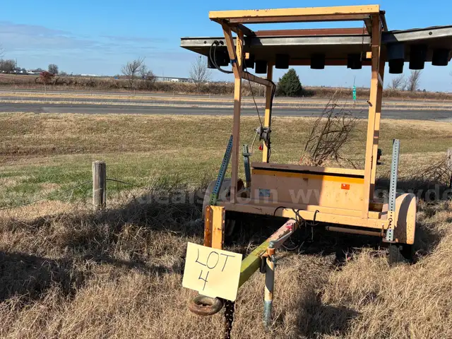 TRAILER MOUNTED ARROW BOARD