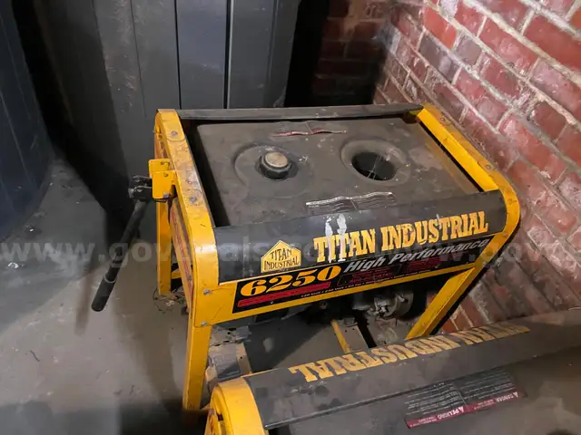 Titan Industrial 6250 Generator