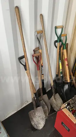 Lot of 9 Shovels