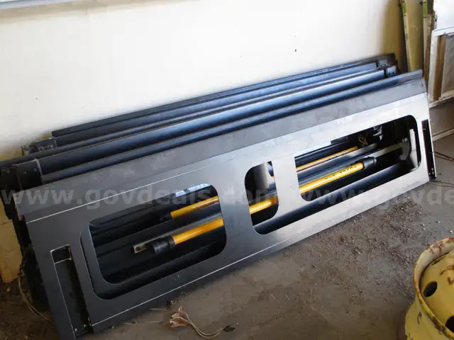 Lot of NEW/UNUSED/REBUILT New Flyer D40 Bus Parts