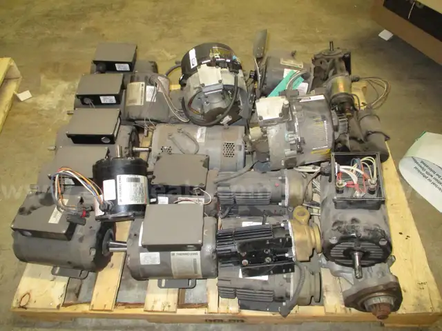 Lot of UNUSED/REBUILT New Flyer D40 Bus Parts