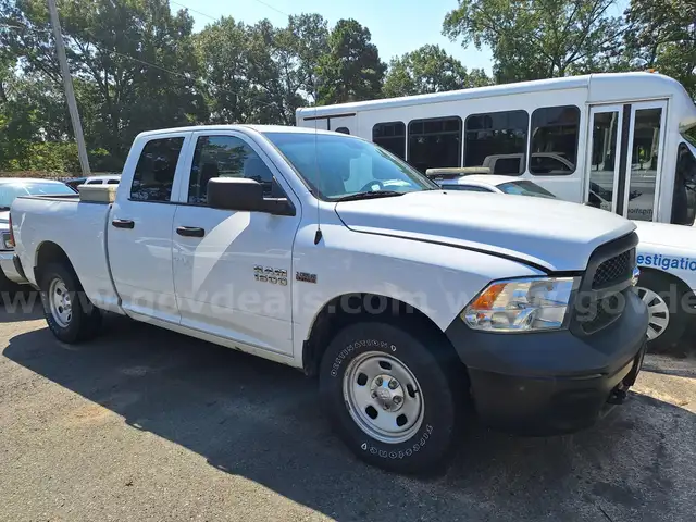 *CITY SURPLUS* 2015 RAM 1500 QUAD CAB 4X4
