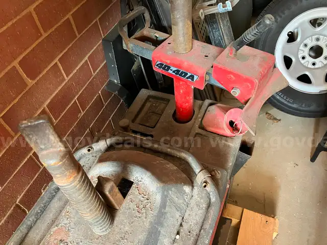 Coats tire machine