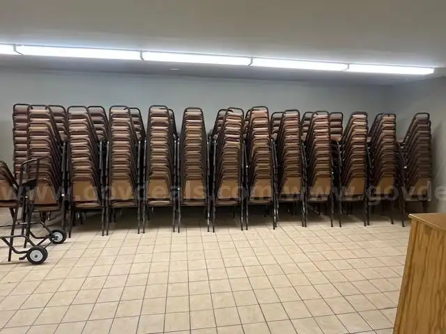 253 Brown/Beige Vinyl Stacking Chairs