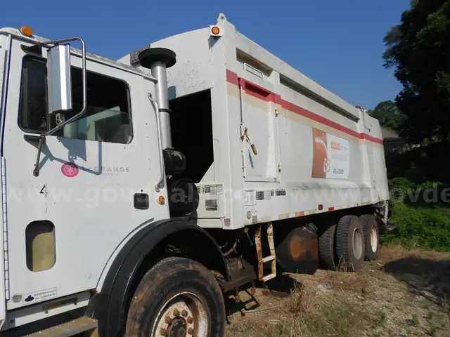 2002 Mack MR690S
