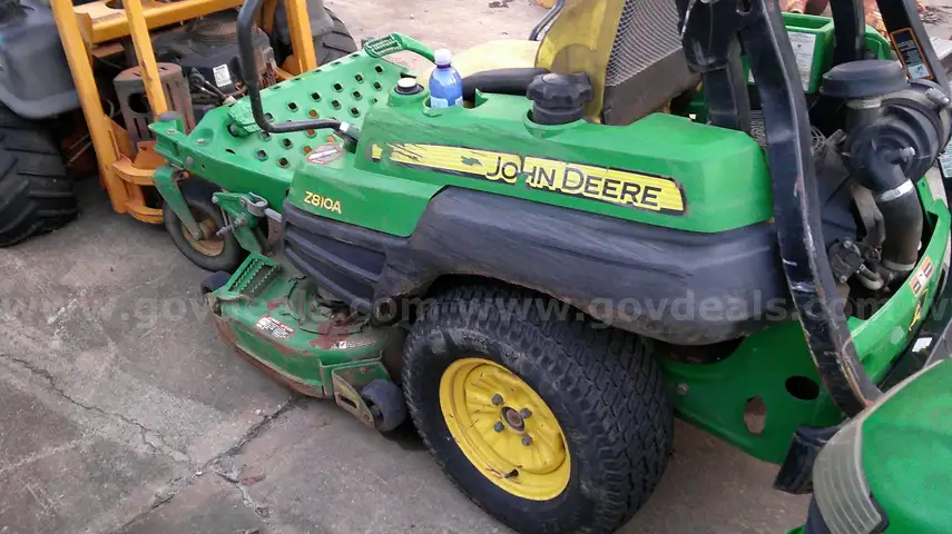 John Deere Z810A Mower