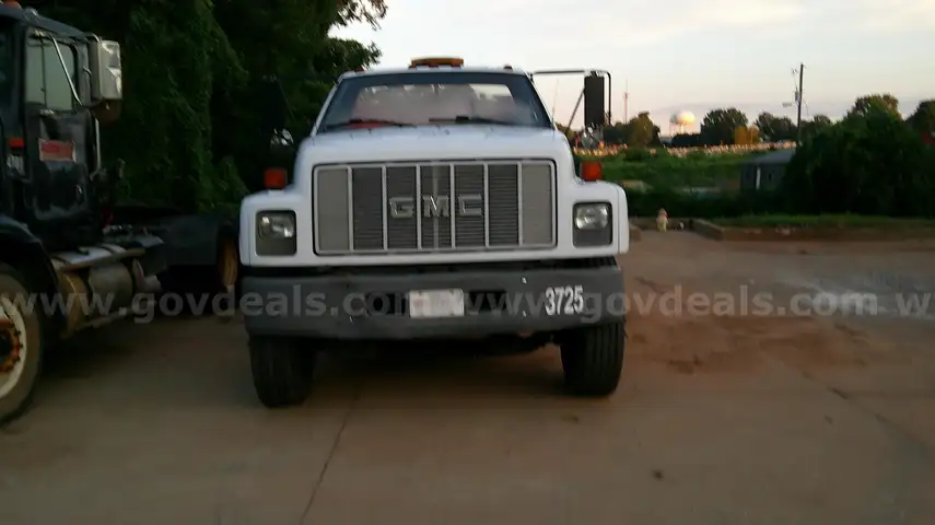 2002 GMC C7H042