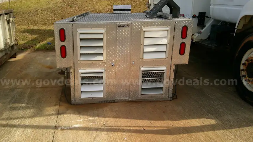 Dog box for truck bed