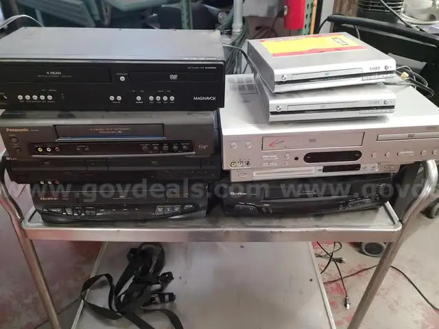 Lot of DVD AND VCR PLAYERS