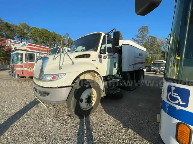 2012 International DuraStar 4400 W/Elgin Body