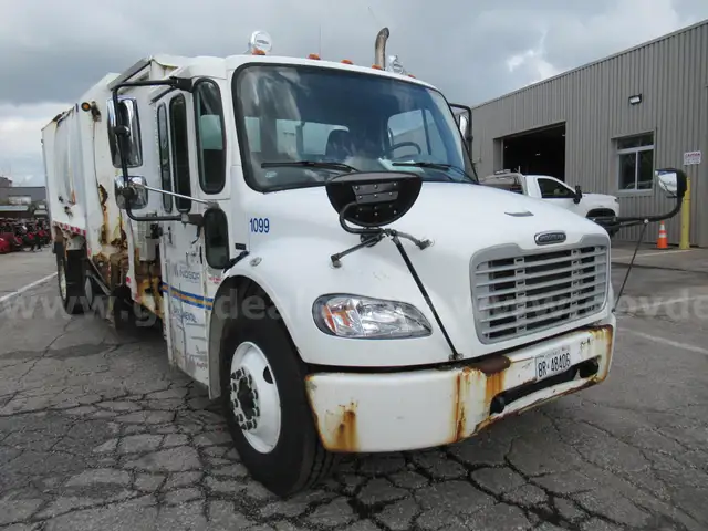 2007 Freightliner M2 106 Medium Duty Packer